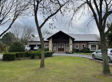 Casa · 250m² · 5 Ambientes · Casa Venta Parque Las Naciones Guernica
