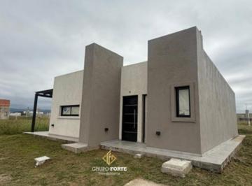Casa · 61m² · 3 Ambientes · 1 Cochera · Venta Casa Tres Gracias. Alta Gracia