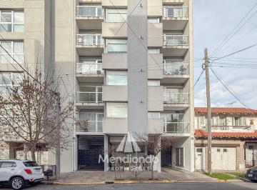 Departamento · 45m² · 2 Ambientes · 1 Cochera · Hermoso Dpto 2 Amb con Balcon a La Calle y Cochera! (Impecable) Alq - 24 m