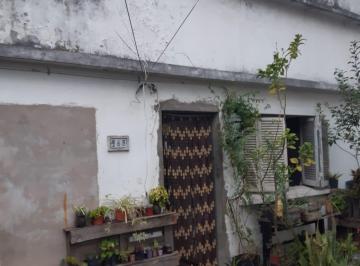 PH de 1 ambiente, Lomas de Zamora · Casa PH Al Frente. a Refaccionar