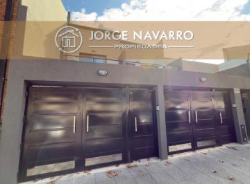 Casa · 150m² · 4 Ambientes · Triplex a Estrenar con Patio y Jardin