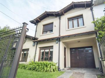 Casa · 200m² · 5 Ambientes · 2 Cocheras · Casa en Playa Grande