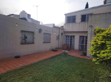 Casa · 197m² · 9 Ambientes · 1 Cochera · Casa Chalet en Venta en Pilar, G. B. a. Zona Norte