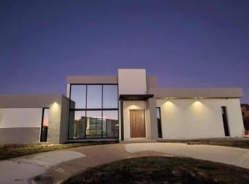 Casa · 180m² · 4 Ambientes · 2 Cocheras · Alquiler 12 Meses Rumenco Joven Mar del Plata 4 Ambientes