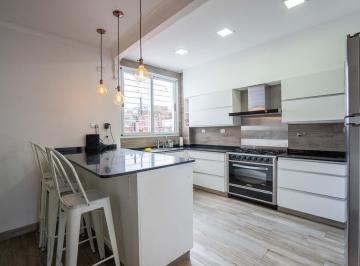 PH · 200m² · 6 Ambientes · PH Tipo Casa en Venta 6 Ambientes con Terraza, Patio y Balcón en Villa Urquiza, Capital Federal, Bue