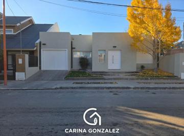 Casa · 175m² · 4 Ambientes · 1 Cochera · Venta Casa en Cipolletti 2 Dorm. Barrio 12 de Septiembre