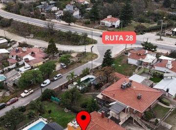 Casa de 9 ambientes, Tanti · Casa + Dpto C/piscina (Gas Natural) a 50 m de La Ruta 28. en Tanti Centro