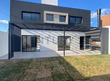 Casa · 106m² · 2 Dormitorios · Venta Casa Colinas de Manantiales 2 Dorm. a Estrenar Frente Plaza Zona Sur