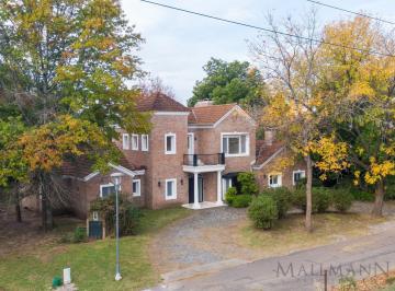Casa · 1181m² · 7 Ambientes · Alquiler Anual Casa 5 Dorm. Sin Muebles en Martindale Cc