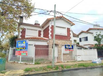 Casa · 80m² · 4 Ambientes · 1 Cochera · Alquiler Casa 4 Amb en Ramos Mejia Solo Uso Comercial