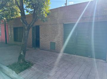 Casa · 126m² · 4 Ambientes · 1 Cochera · Vendo Casa de Dos Dorm. Barrio Colon