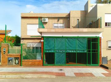Casa · 145m² · 4 Ambientes · 1 Cochera · Casa 4 Ambientes con Cochera, Parque y Quincho, Berazategui