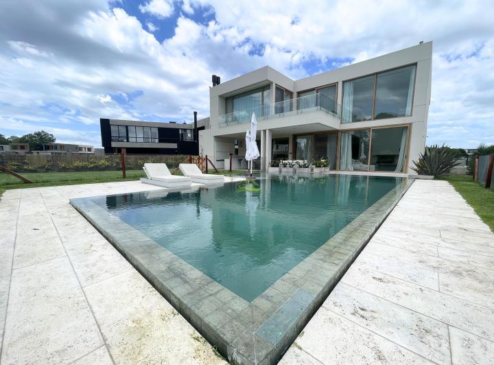 Casa · 350m² · 13 Ambientes