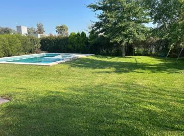 Casa · 120m² · 5 Ambientes · 2 Cocheras · Casa en Venta en Barrio Cardales Village