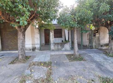 Casa · 81m² · 3 Ambientes · 1 Cochera · Venta Casa de Tres Ambientes en Quilmes