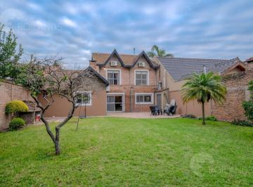 Casa · 240m² · 4 Ambientes · 4 Cocheras · Venta Casa 5 Ambientes con Jardín y Cochera en Palomar