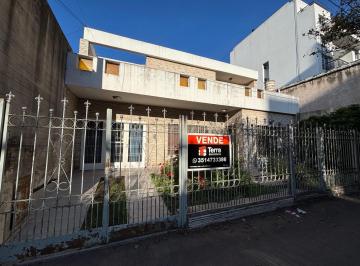 Casa · 250m² · 6 Ambientes · 1 Cochera · Casa 4 Dorm. Patio y Cochera, Alta Córdoba Zona Plaza - Venta