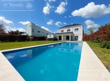 Casa · 244m² · 6 Ambientes · 2 Cocheras · Casa en Venta de 6 Ambiente en Fincas de Iraola II con Piscina Climatizada