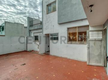 Casa · 130m² · 6 Ambientes · Casa en Venta de 4 Dorm. con Patio en La Plata