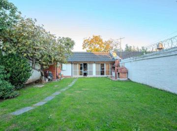 Casa · 120m² · 4 Ambientes · 3 Cocheras · Venta Casa 4 Amb en Moron - Permuta