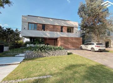 Casa · 400m² · 5 Ambientes · 2 Cocheras · St. Thomas Oeste - Premium en Venta