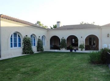 Casa · 445ha · 6 Ambientes · Casa en Venta de Una Planta en Martindale C. C