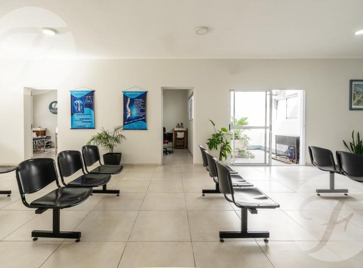 Local comercial · 260m² · 5 Ambientes · 1 Cochera