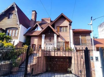 Casa de 6 ambientes, La Matanza · Chalet Imponente 6 Ambientes 4 Baños Fondo Piscina Quincho Venta Ramos Mejia