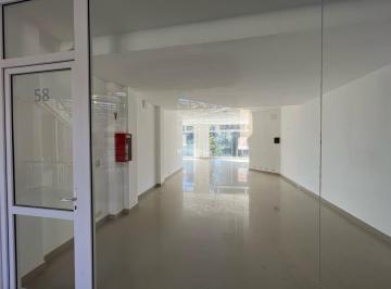 Local comercial · 90m² · 1 Cochera · Venta Local en Pinamar