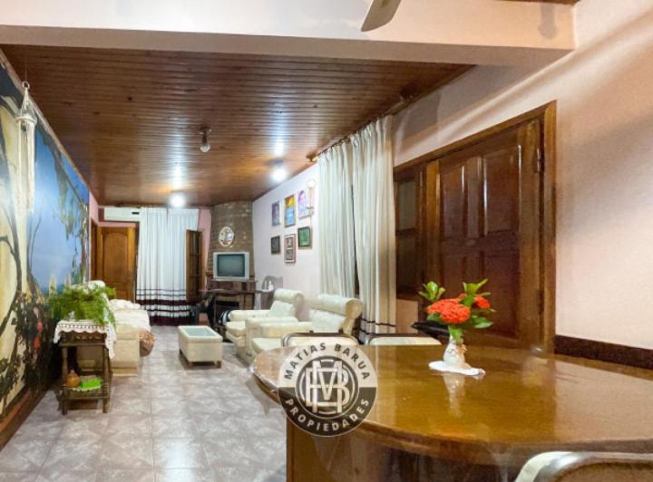 Casa · 230m² · 7 Ambientes · 1 Cochera