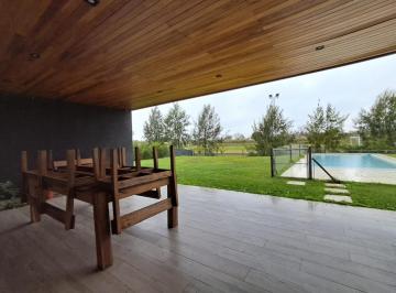 Casa · 160m² · Casa en Barrio Privado El Naudir