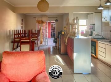 Casa · 200m² · 5 Ambientes · 1 Cochera · Hermosa Casa en Venta