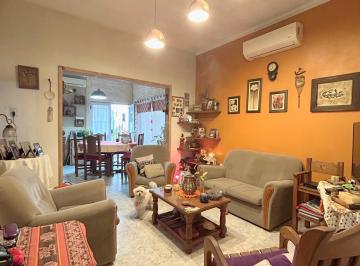 Casa de 4 ambientes, Lomas de Zamora · Miguel Cane Al 200 - Banfield - Casa 4 Ambientes con Amplio Parque! Oportunidad!