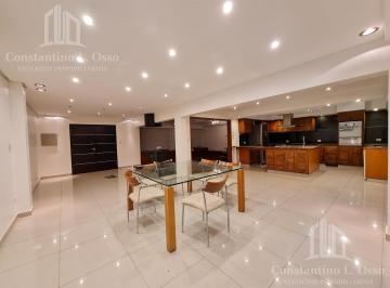 Casa · 350m² · 4 Ambientes · 1 Cochera · Casa con Jardin - 4 Ambientes - en Lomas de Zamora
