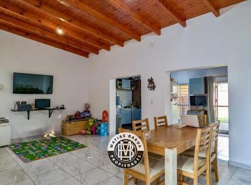 Casa · 100m² · 4 Ambientes · Hermosa Casa con Terreno Grande en Venta