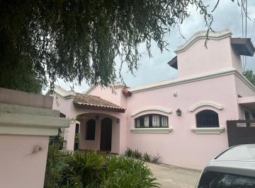 Casa de 8 ambientes, La Plata · ¡Imperdible Casa en Alquiler con Pileta y Quincho en Villa Castells! 3 Dorm