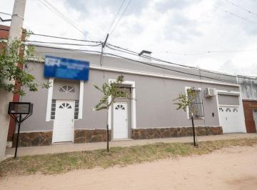 Casa · 130m² · 5 Ambientes · 2 Cocheras · Venta Casa Rincón a 1 Cuadra de La Plaza