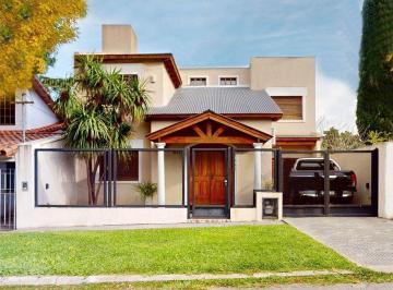 Casa · 280m² · 7 Ambientes · 2 Cocheras · Casa en Venta City Bell 4 Dorm. Apto Banco