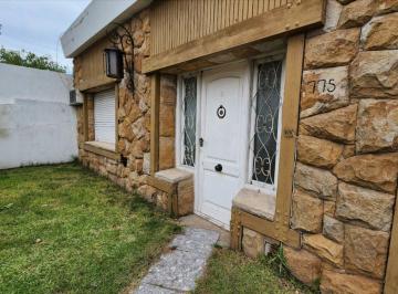 Casa · 135m² · 3 Ambientes · 3 Cocheras · Casa a Reciclar en Gran Lote 3 Amb Jardin Mercedes
