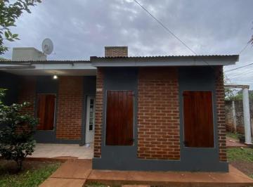 Casa · 70m² · 3 Ambientes · Alquila Casa 2 Dormi Z/jauretche y Av Quaranta B° 20 Viviendas