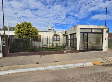 Casa · 145m² · 3 Dormitorios · 1 Cochera · Casa en Psje. 29 de Septiembre 1417