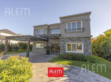 Casa · 340m² · 6 Ambientes · 4 Cocheras · Casa en Venta de 4 Dorm. en Suite en Saint Thomas Canning