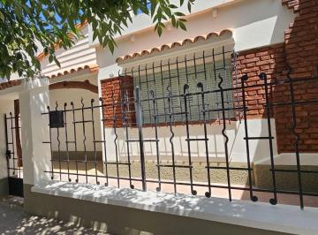 Casa · 200m² · 3 Ambientes · 1 Cochera · Casa - Villa Regina