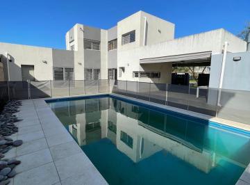 Casa · 169m² · 3 Dormitorios · 1 Cochera · Casa en Funes City
