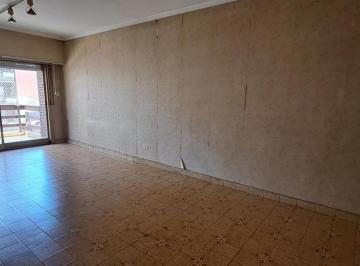 Departamento · 83m² · 4 Ambientes · 1 Cochera · Venta Departamento 4 Ambientes con Cochera y Baulera, Apto Crédito, en Flores