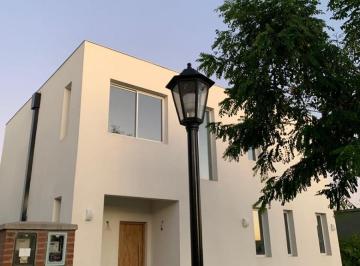 Casa · 200m² · 5 Ambientes · 4 Cocheras · Alquiler - Casa en Barrio Privado San Pablo - Pilar - con Muebles