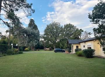 Casa · 395m² · 4 Ambientes · 6 Cocheras · Casa en Villa Rosa Pilar