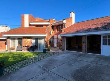 Casa · 232m² · 5 Ambientes · 2 Cocheras · Venta Casa 5 Ambientes San Carlos con Parque