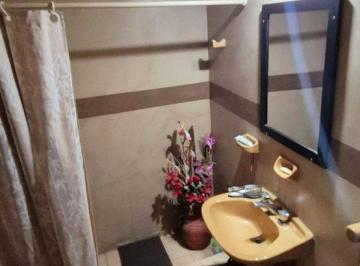 Casa · 197m² · 4 Ambientes · Se Vende Casa + Local Villa Nueva Guaymallén