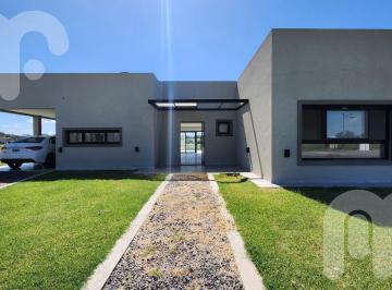 Casa · 188m² · 5 Ambientes · 1 Cochera · Venta Casa Area 60 La Reserva Escondida